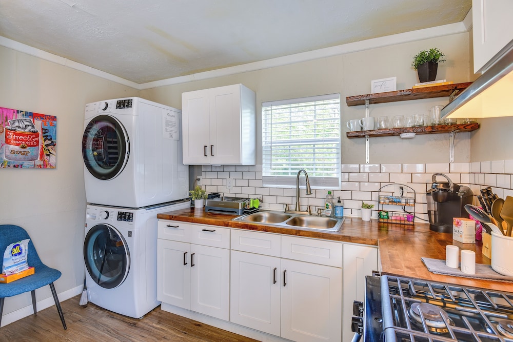 5 Mi to Dtwn Tulsa: Pet-friendly Home!