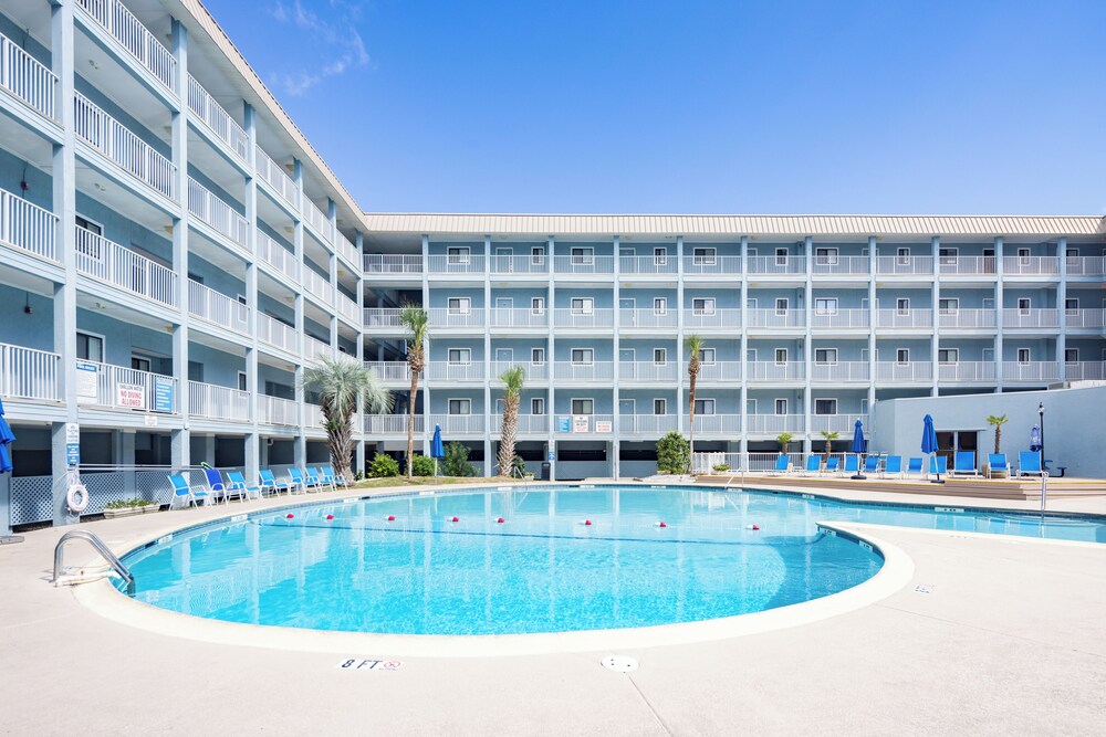 Beachy Vibe 2 BDR In Desirable HHI Resort! view 2