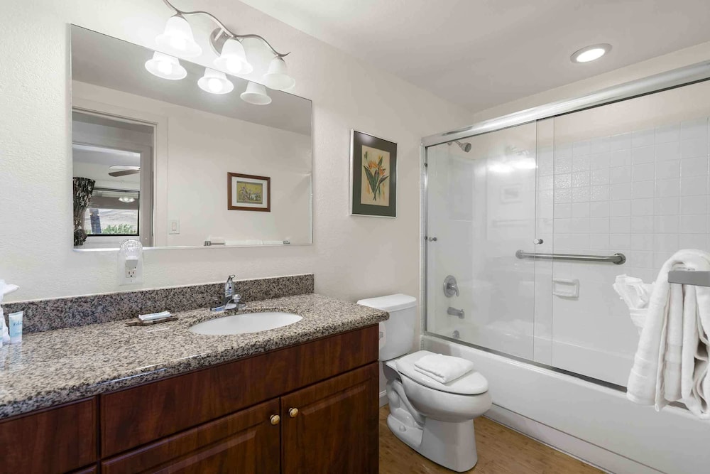 Lauloa 410 - Top Floor, Oceanfront Lanai, Molokini & Halaeakala Views, Split A/C