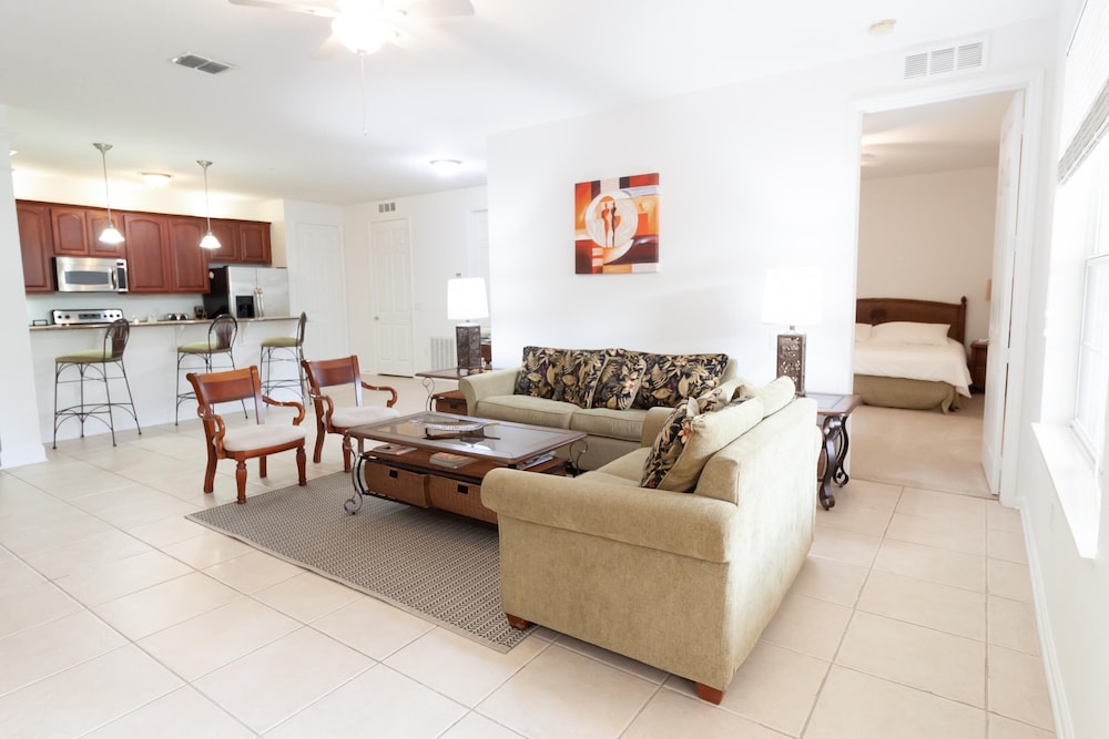 3 Bed 3 BA 5min Universal Spacious 1823ft