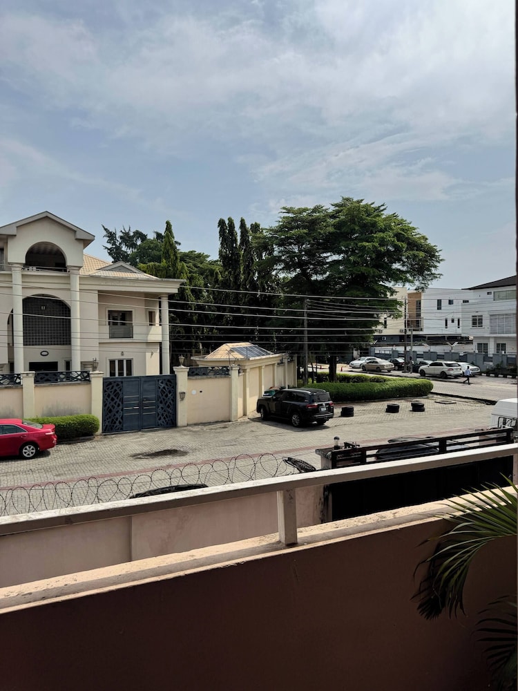 Luxury 2BR Apt Central Lekki Phase 1