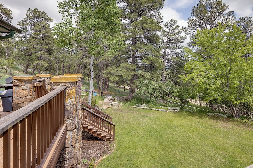 Peaceful Colorado Ranch Retreat w/ Deck & Acreage