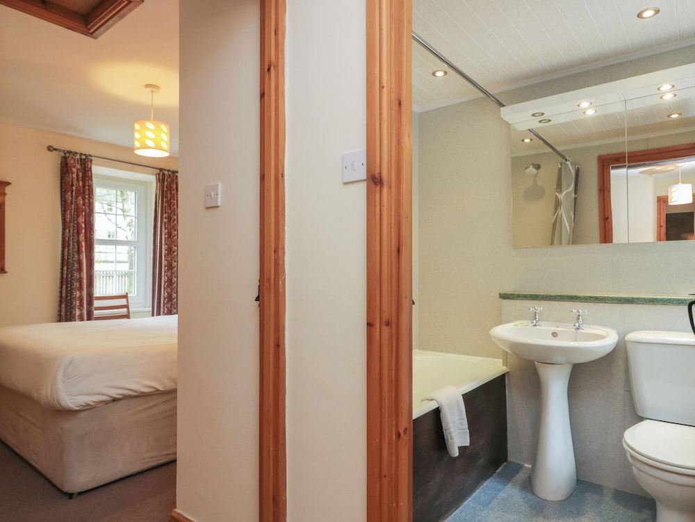 Riverside Cottage No 5