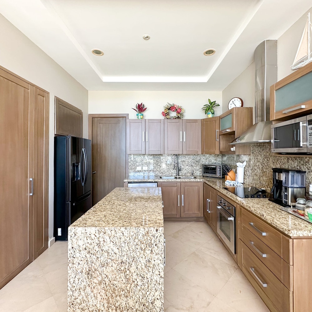 Splash Into Style Ground Floor Poolside Condo