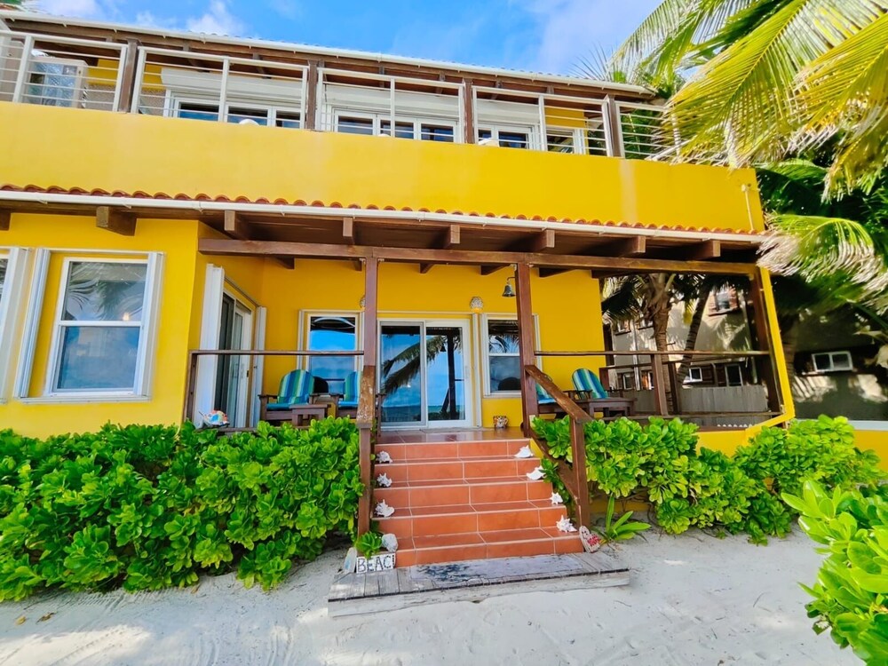 Casa De Bonita 4 Bedroom Home by RedAwning