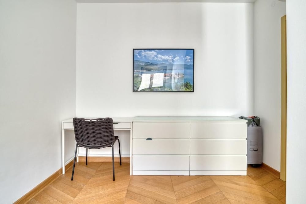 Seaview Hideaway- Premium Apartment