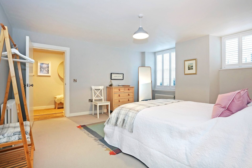 JOIVY Vibrant City Centre 2-bed Apt.