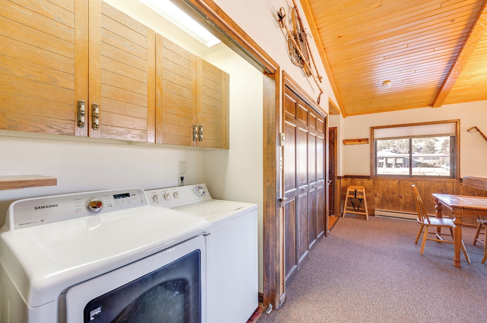 3 Mi to Rocky Mtn National Park: Estes Park Cabin!