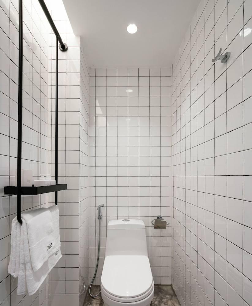 Bare Gallery Boutique Stays