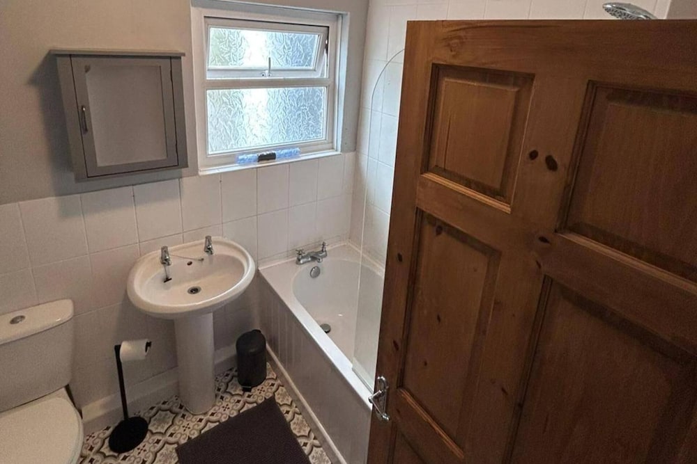 Family-friendly Cosy Home With a Spacious Garden