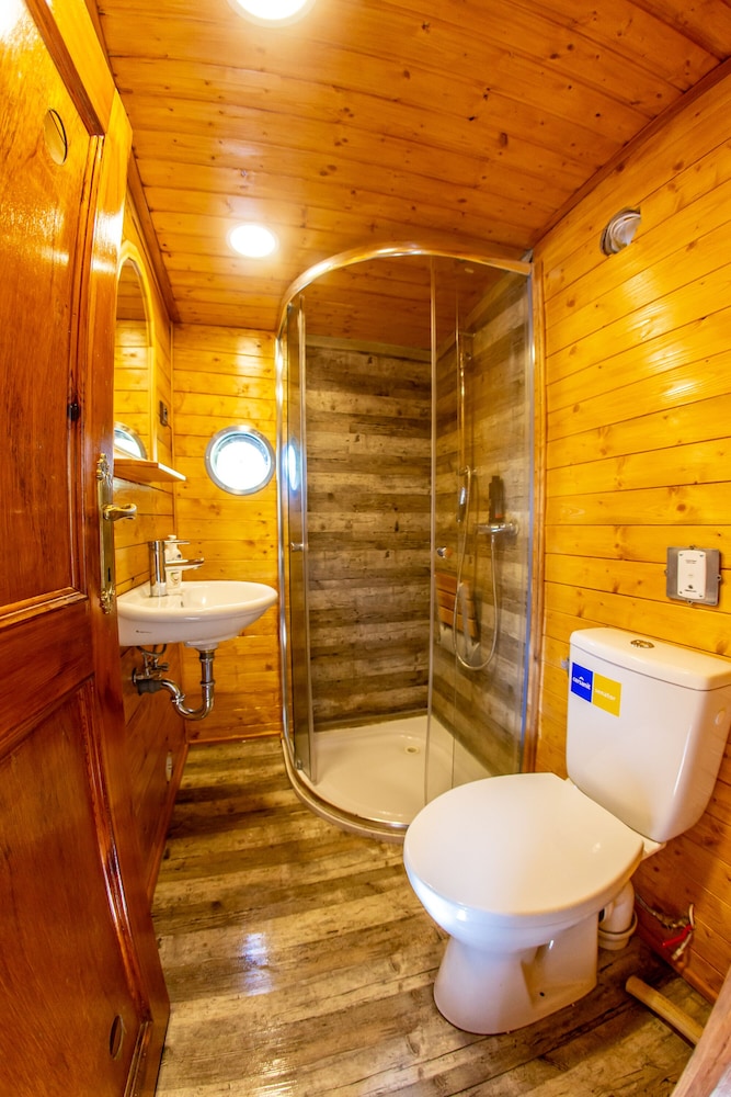 Prague Bay Houseboats
