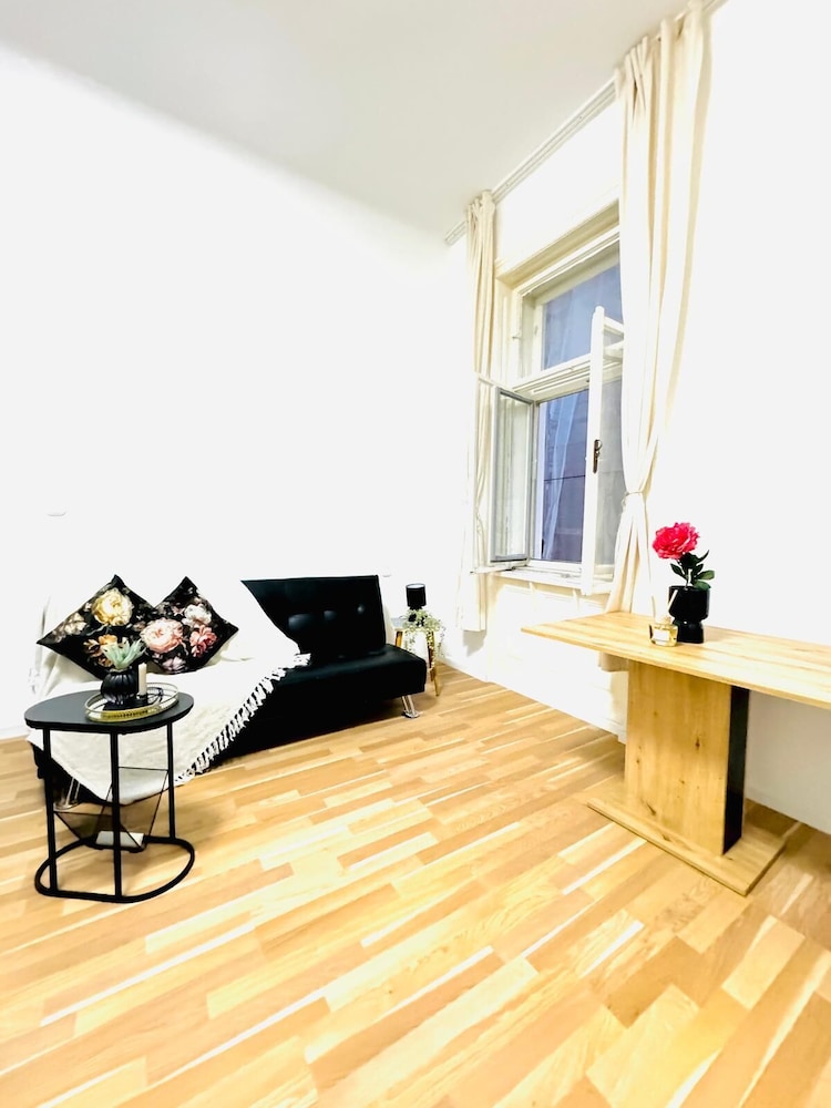 Stylish Contemporary Stay Stadthalle