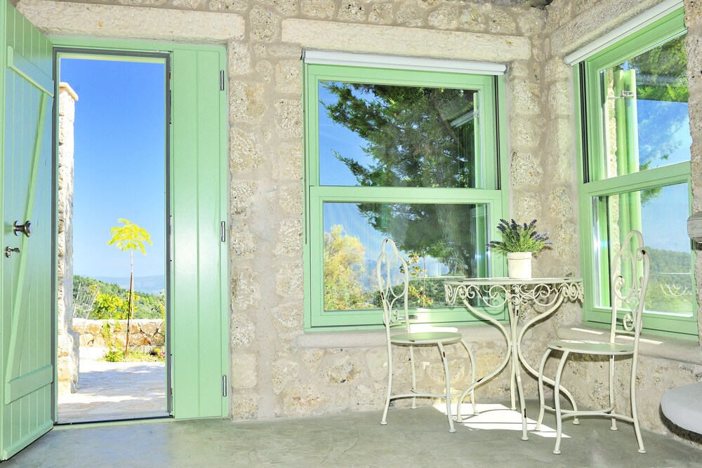 Villa Ermis- Mounty Island Villas photo 2