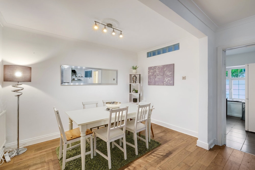 Modern 4 Bedroom Hse Garden in Feltham