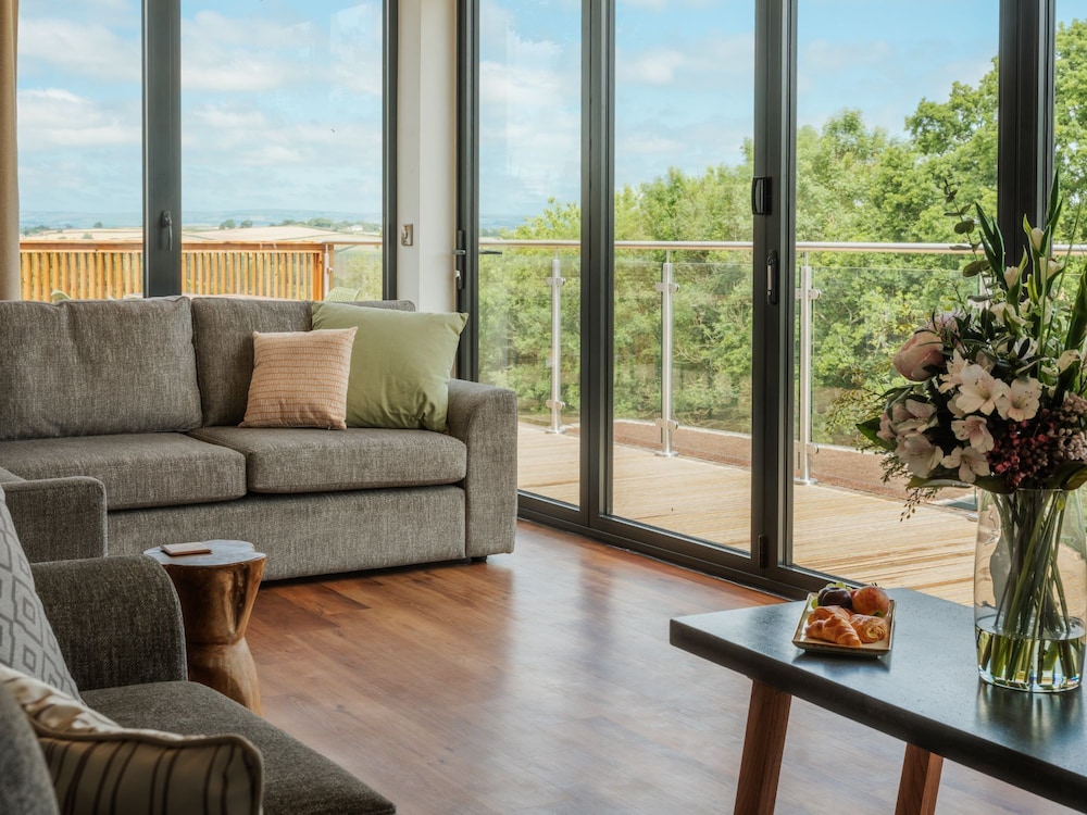 Meadow 2 Bedroom Lodge 13