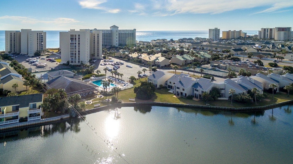 Shoreline Towers 1123 2 Bedroom Condo by RedAwning view 3