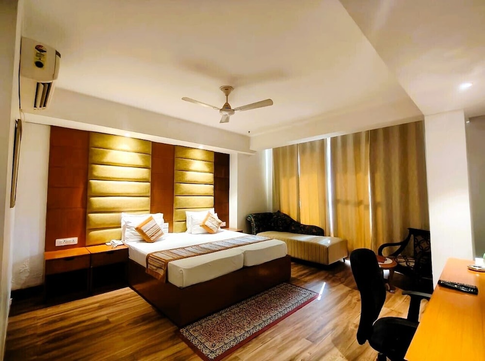 The Angel Hotel And Suites