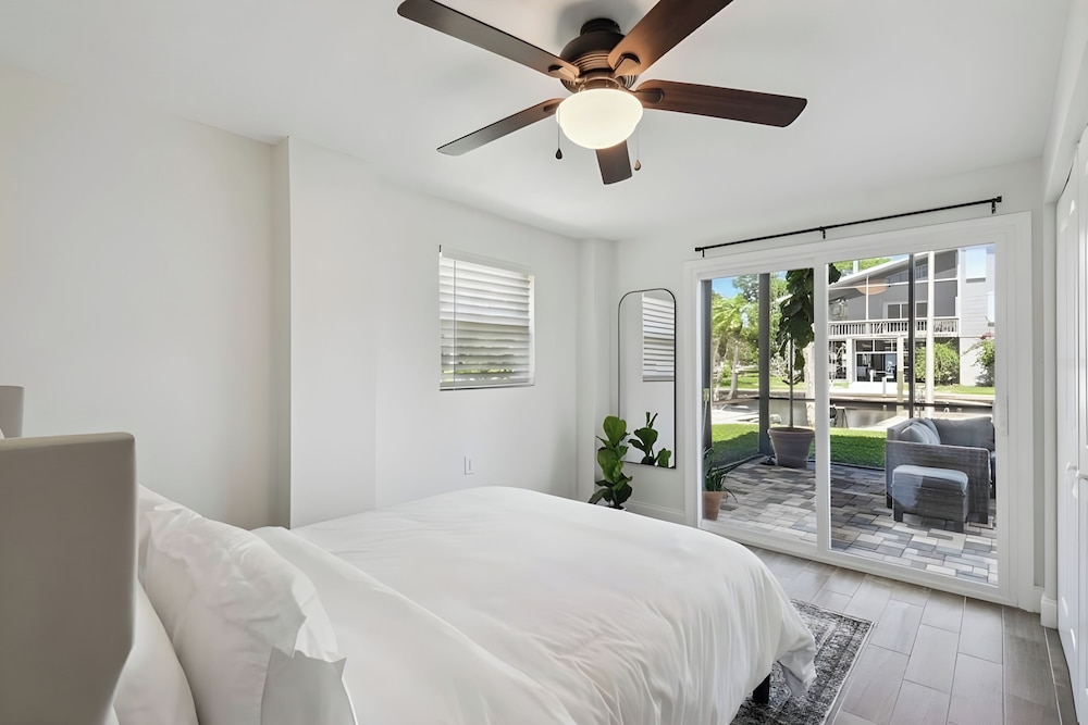 Waterfront Gem on Weeki Wachee River w/ Boat Slip!