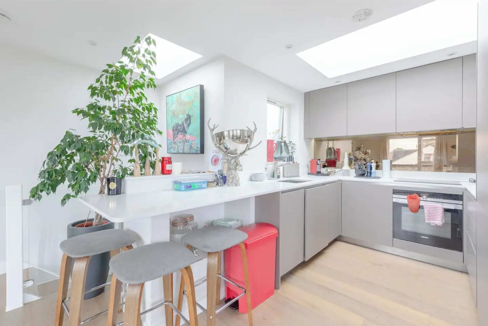 Sleek & Spacious 2BD Flat - Clapham