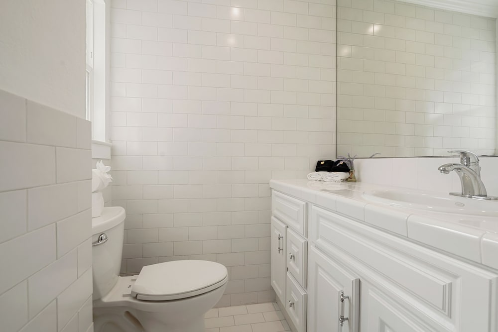 Lakefront Retreat WaterViews 3BR 1.5BA