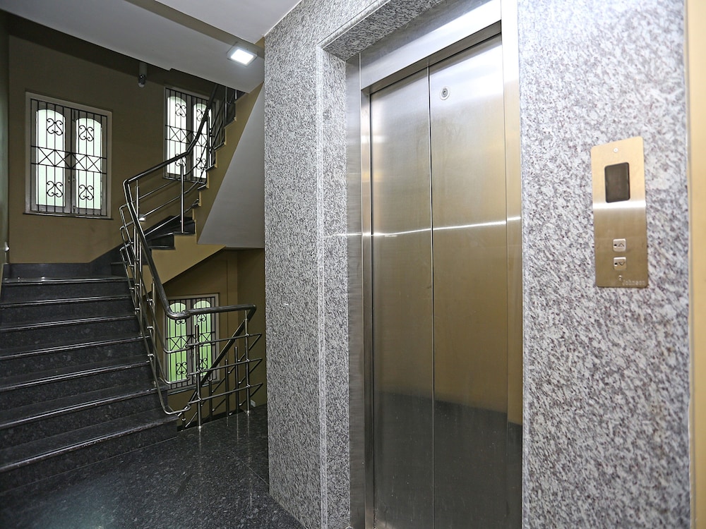 OYO 9718 Apartment near DLF IT Park