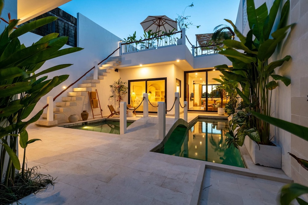 Villa Romance