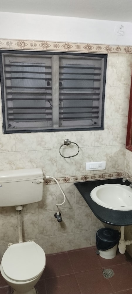 VARSHA ENCLAVE WHITE HOUSE