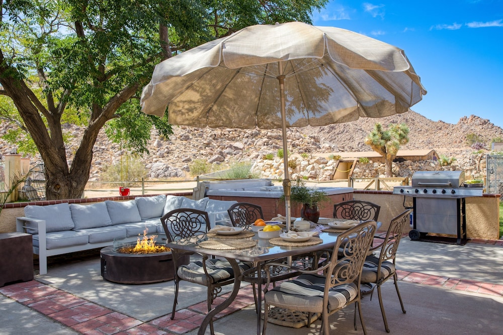 Desert Shadows by Avantstay Breathtaking Views Pool