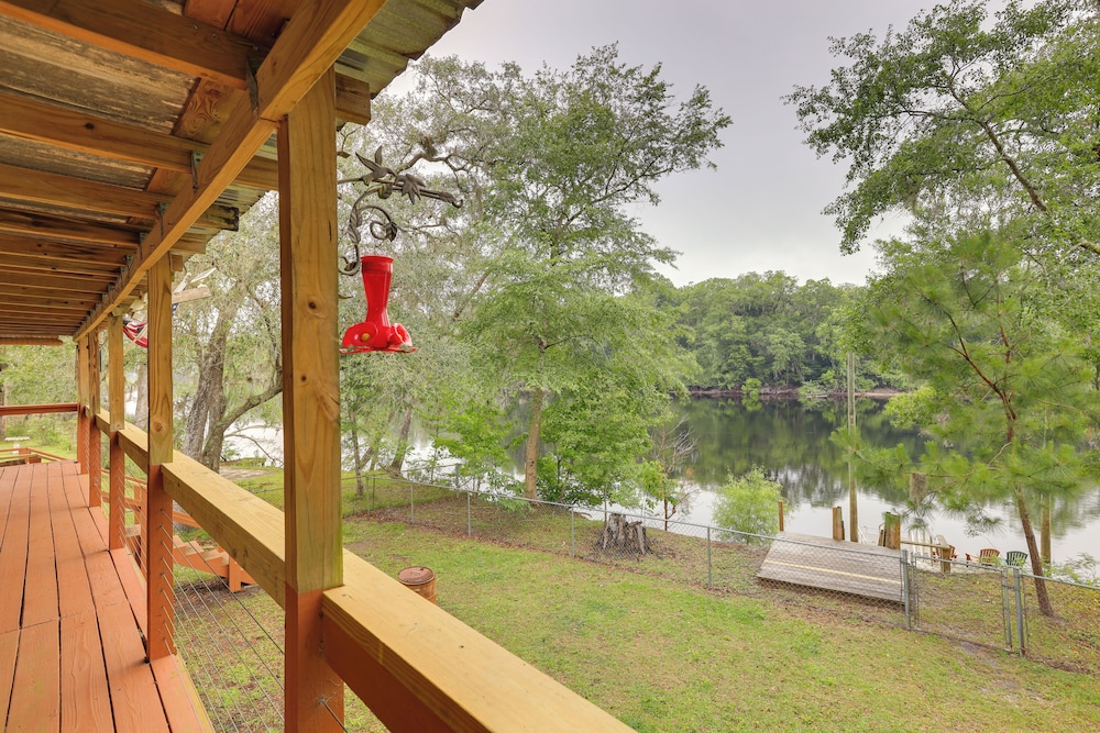Charming Abode w/ Dock on the Suwannee River