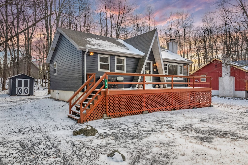 Burrow by Bidwell Cozy Arrowhead Lake Escape With Pools and Outdoor Adventures