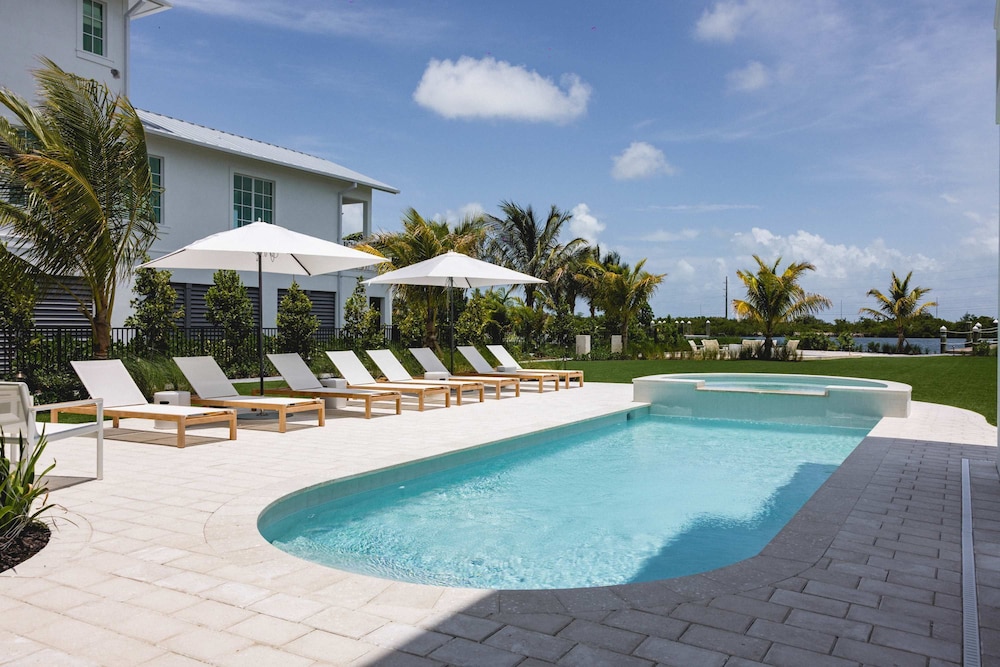 New Waterfront Home - Dreamside House