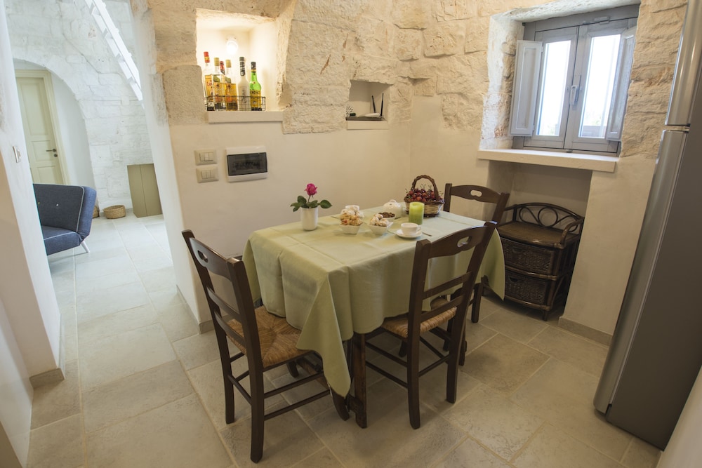 Trulli Laetitia