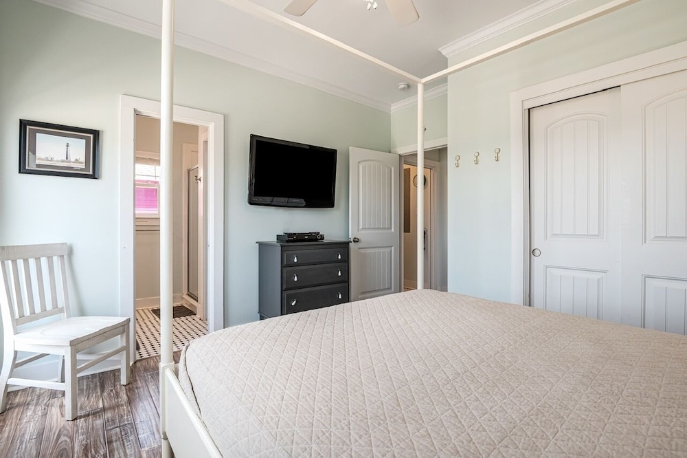 Chillax Inn 3 Bedroom Home by RedAwning