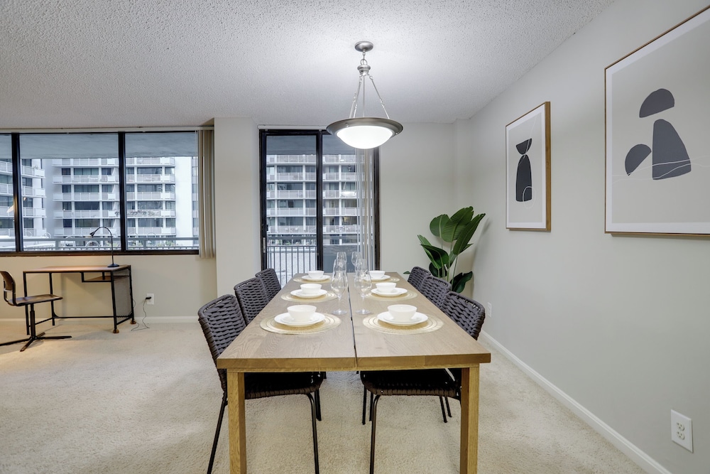 Modern Apt Near Airport & Metro