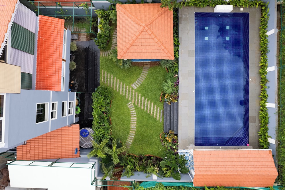 Elivaas Bludoor 5-BHK Pet Friendly Villa