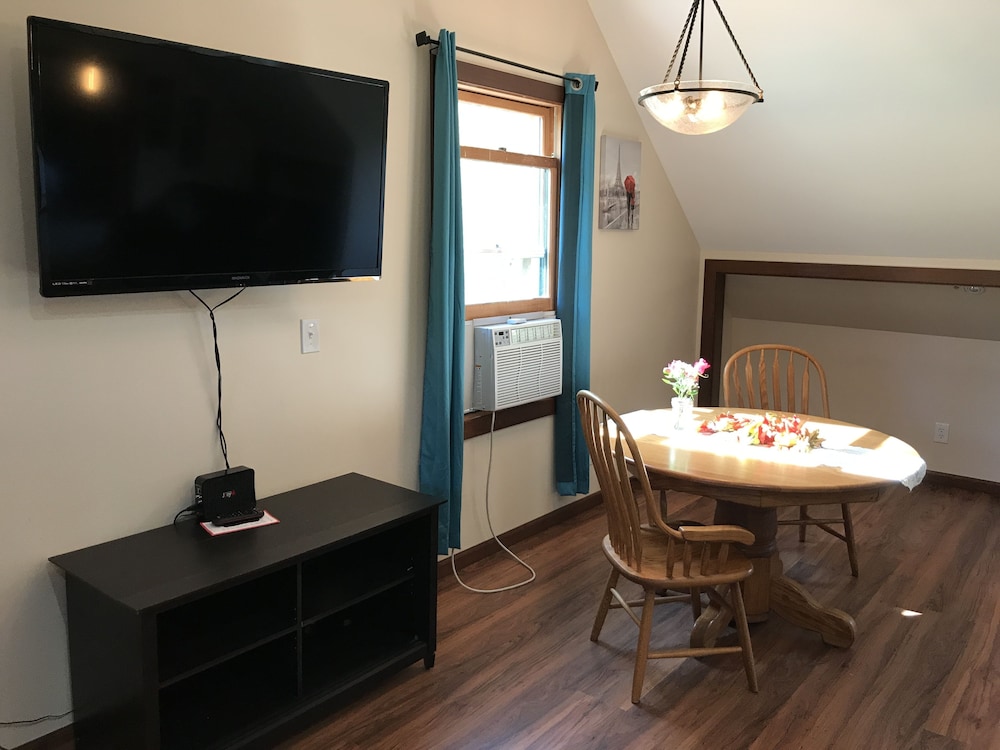 Oak Creek Lodge
