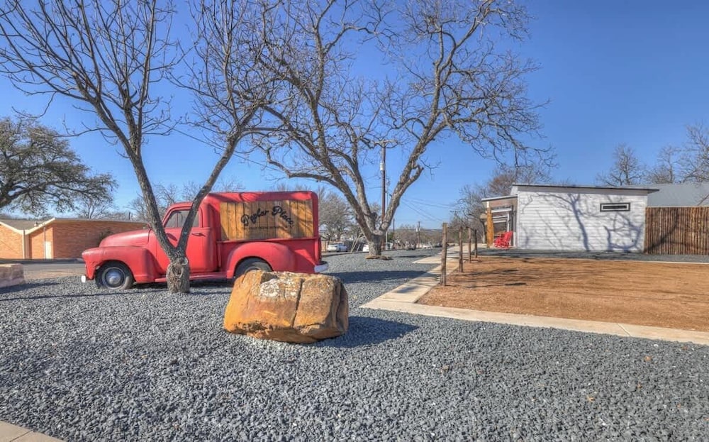 Pop 1: Hot-tub + Close to Main St