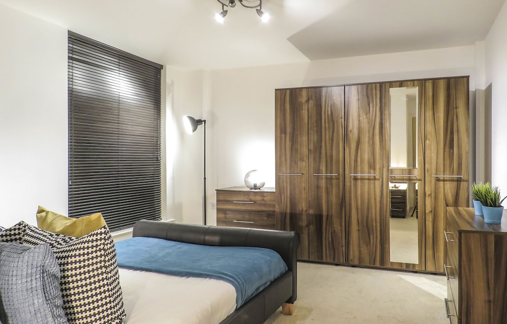 Tudors eSuites Birmingham Apartments with Parking view 2