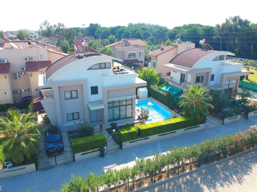 Paradise Town Villa Elite