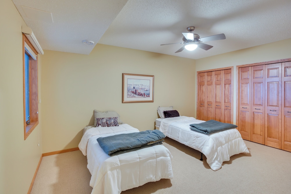 Hot Tub + Fireplace: Cozy Home on Howard Lake!