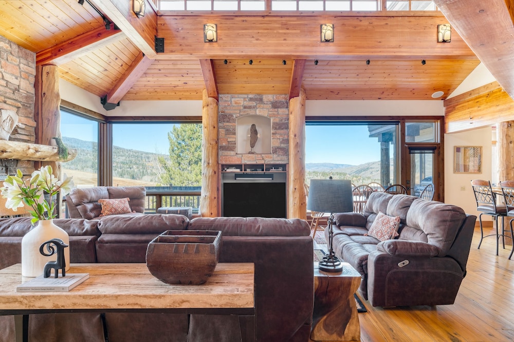 Summit County Vacations - Topaz Estate by Avantstay Luxe Home, Pool View - Property Image 18