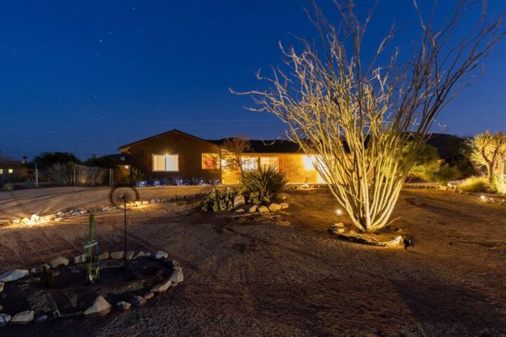 Darling Desert Abode W/hot-tub + Game Room 3 Bedroom Home by RedAwning view 2