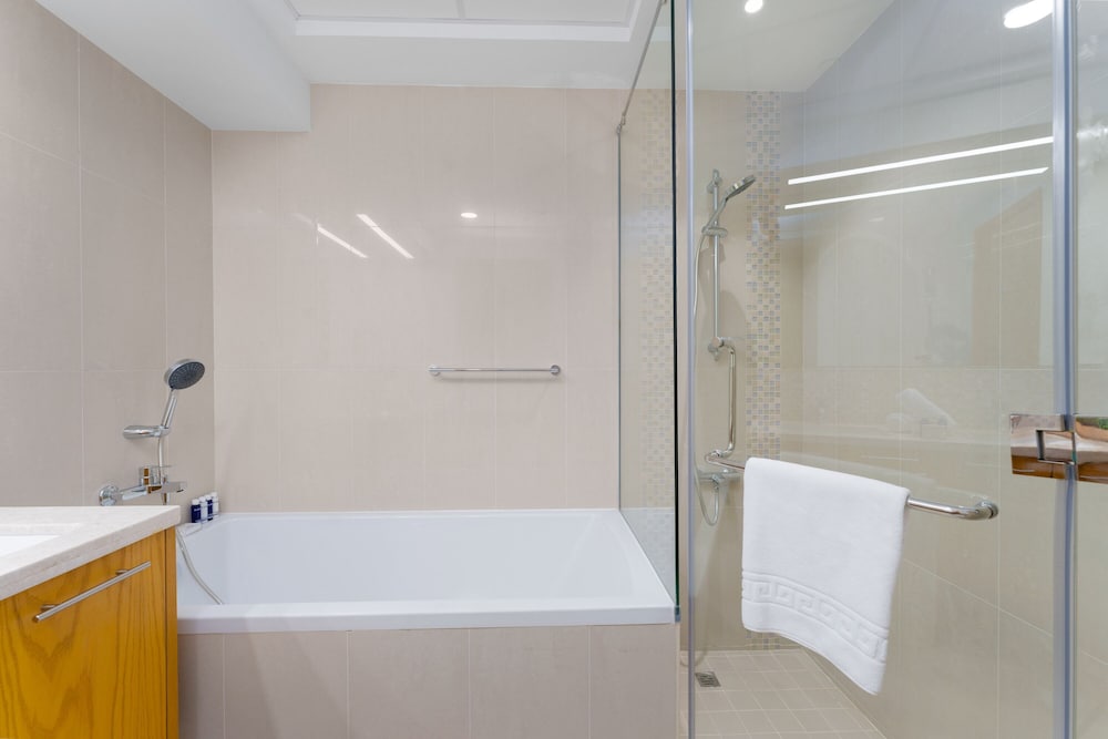 Maison Privee - Classy Apt w/ Terrace & Direct Burj Khalifa Views