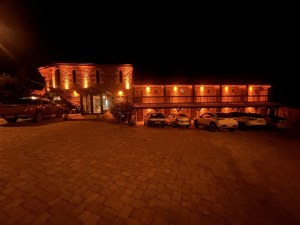 Nomad Inn