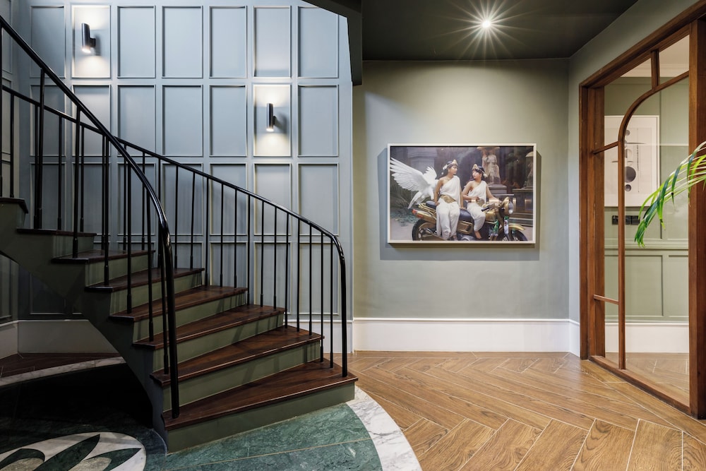 Mayfair Place