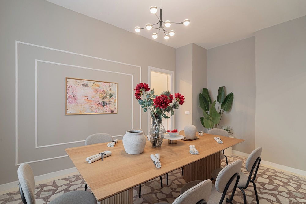 Loggia & Luxe 4BR Penthouse in Universitatii Area