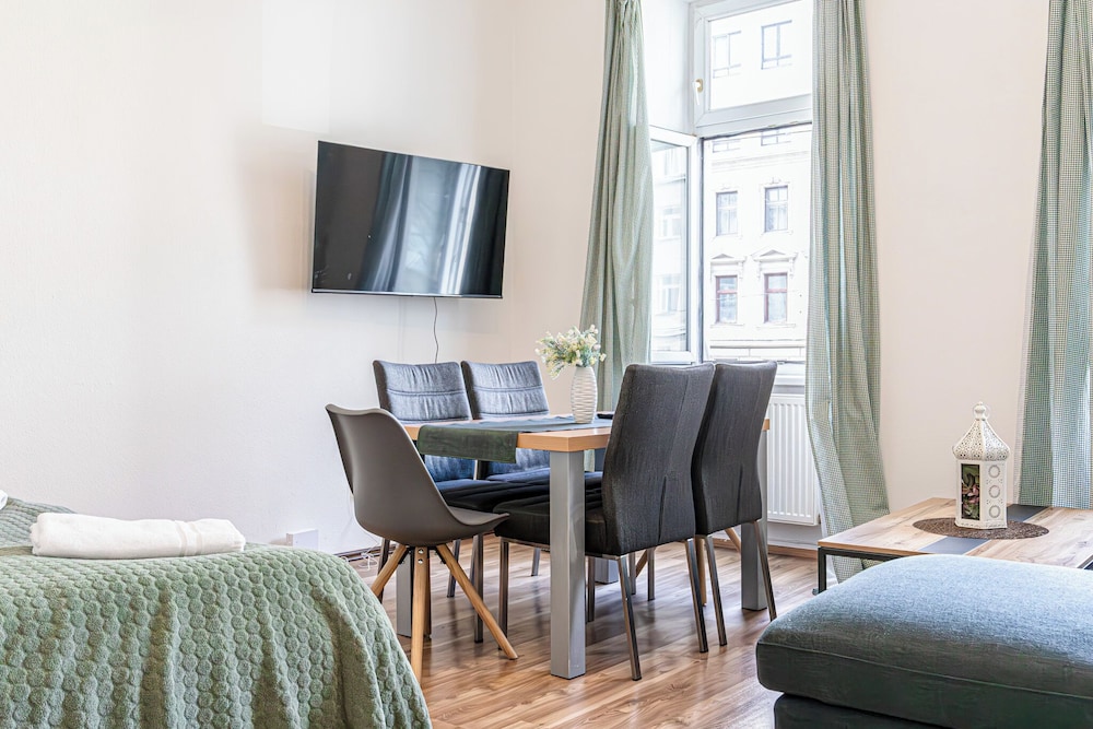 Cozy 2BR Apt Prime Central Spot