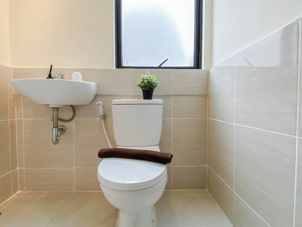 Warm And Cozy 1Br With Makeup Room At Meikarta Apartment