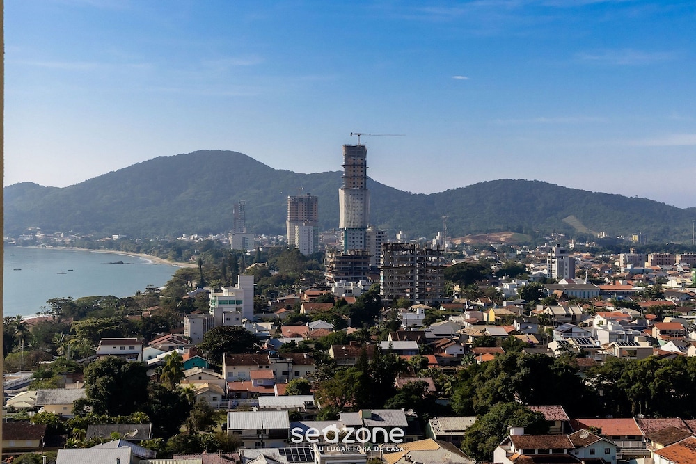 Estadia completa com piscina a 400m da Praia da Armação \- SKL