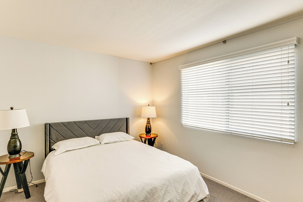 Community Pool: Scottsdale Condo 2 Mi to ASU